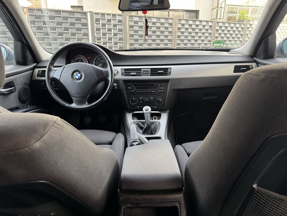 Vand Bmw E91 320 Dissel pret 2450 Euro