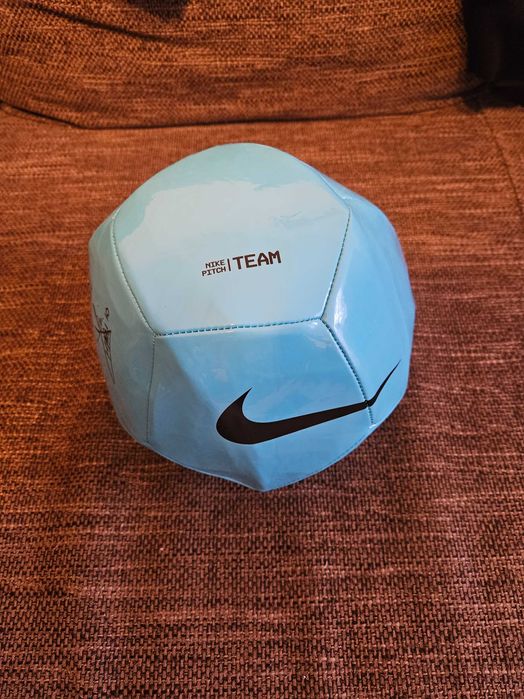 Minge Nike cu autograf