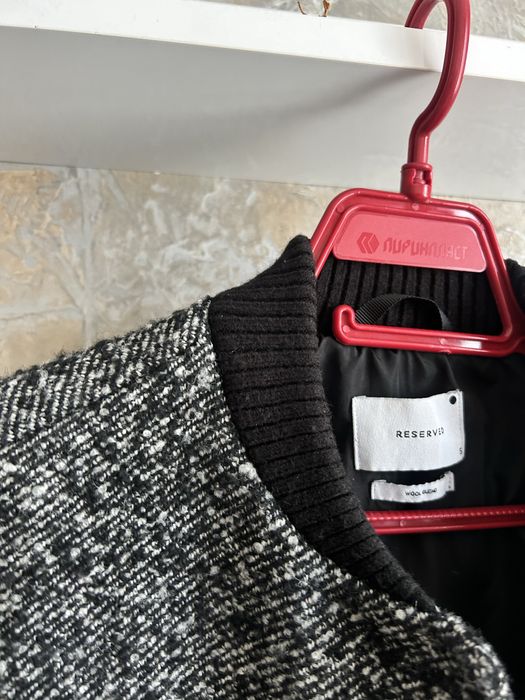 Яке Reserved с вълна