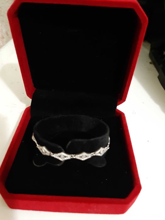 Bratara de argint marcata in cutie cadou catifea rosie