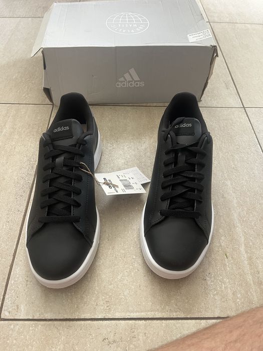 Нови маратонки Adidas размер 43 1/3 с кутия