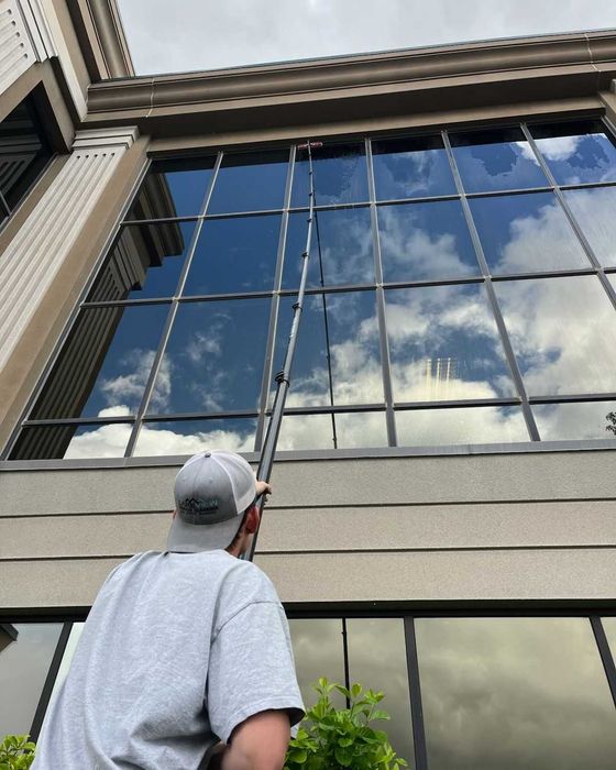 Oyna yuvish xizmati | Fasad va burchatka tozalash