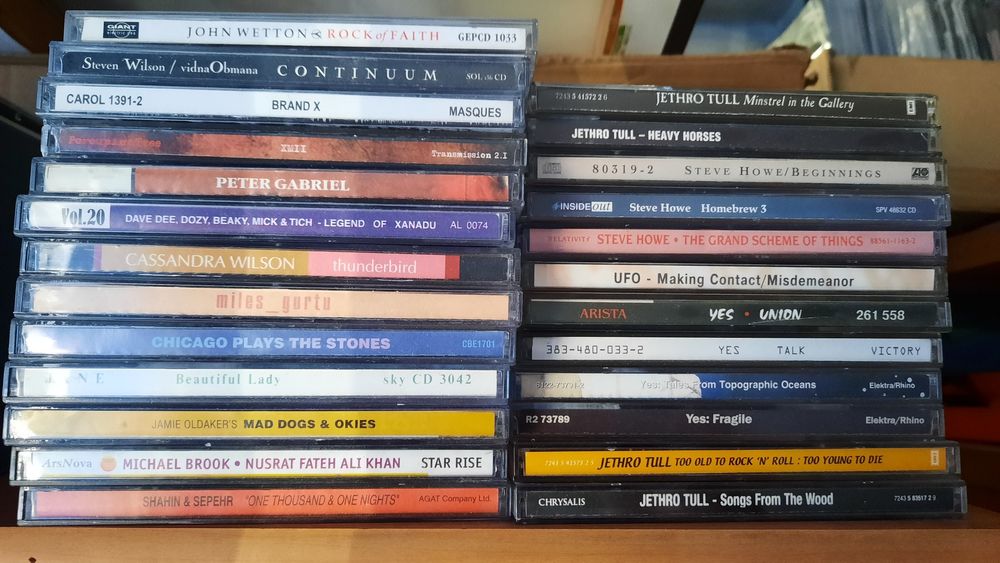 Продавам музикални дискове