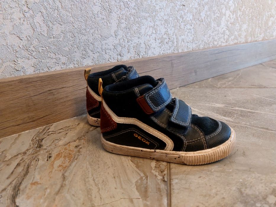 Продам детские ботинки geox.