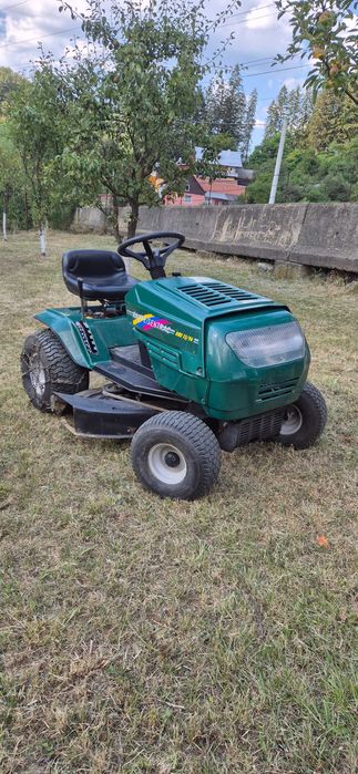 Tractor gazon iarba