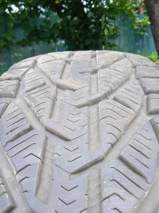 Vand 4 anvelope de iarna suv