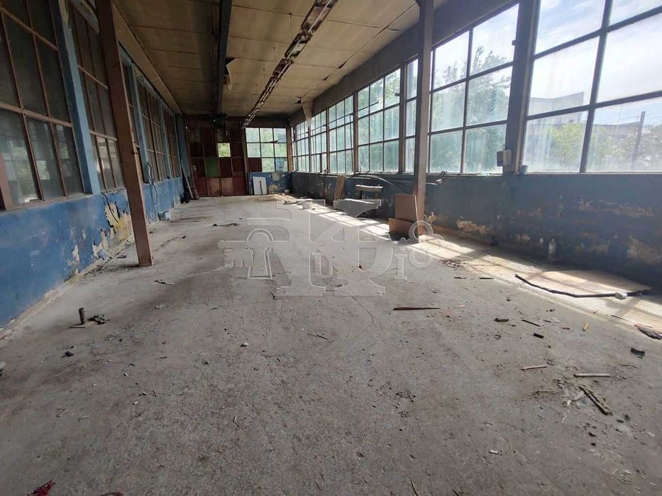 Продава се Промишлена сграда в Добрич, Промишлена зона - Запад - 842 кв.м за 297 €/кв.м - Снимка #2