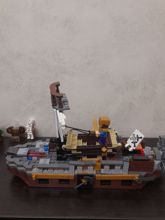 Продаётся Лего корабль с пиратами