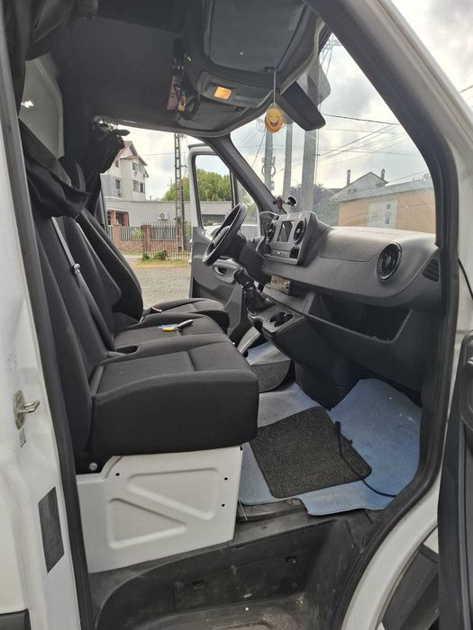 Vand Mercedes Benz Sprinter, an fabricatie 2021 km 564628 cutie manuala 6+1 dormitor omologat prelata noua pe role  statie radio  sirocou Webasto