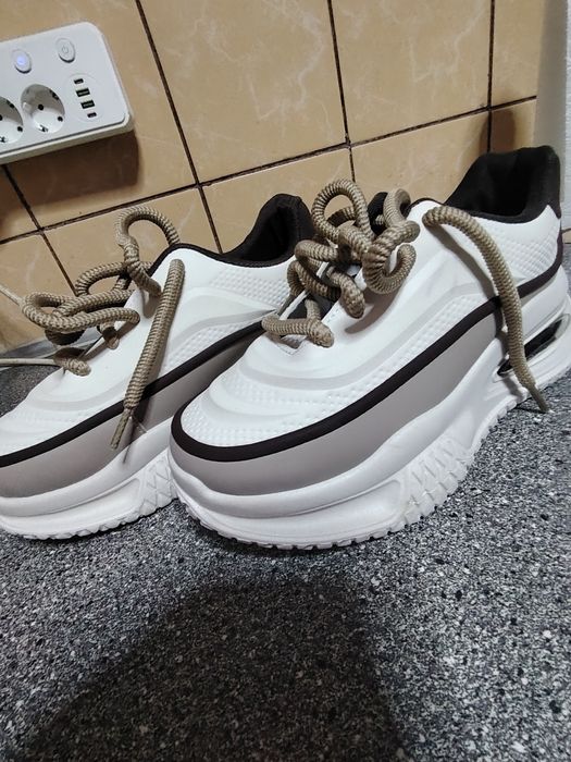 Adidasi damă de firmă ,noi