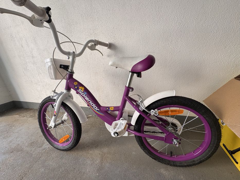 Bicicleta de fetite aproape noua