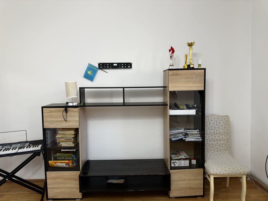 Шкаф коричнево-бежевый