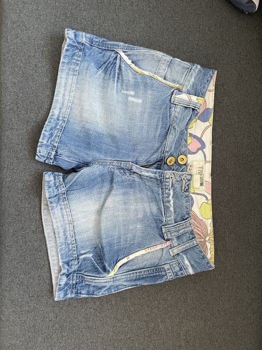 Pantaloni scurti Zara