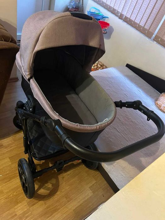 Бебешка количка Piuma