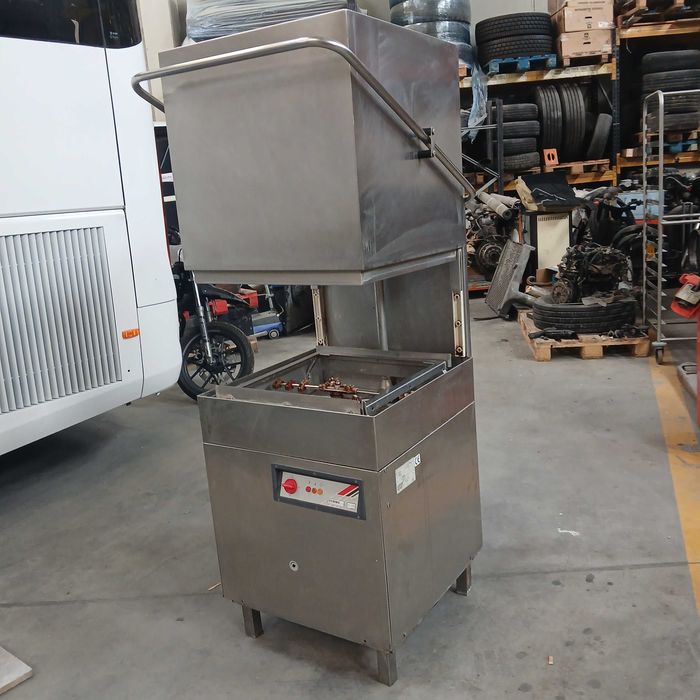 професионална конзолна съдомиялна