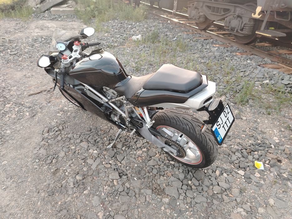 Vând Ducati 749 an fabricație 2004
