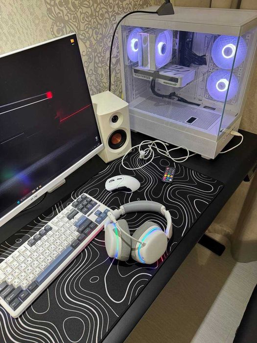 Белый игровой комплект RTX, монитор ASUS 300Hz, AndaSeat, электростол