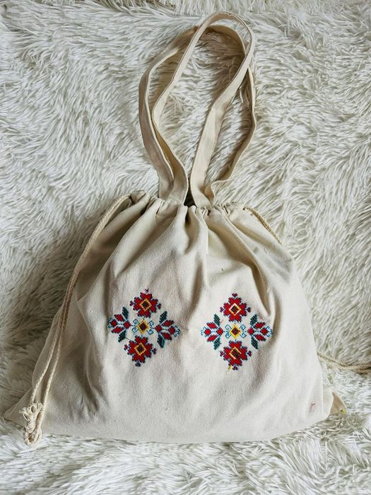 Чанта с бродирана шевица