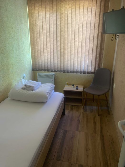 Дава се под наем Къща в Мездра - 100 кв.м за 66.3 € - Снимка #1