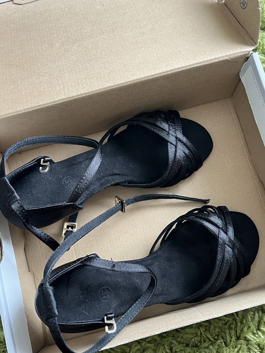 Обувки за латино танци