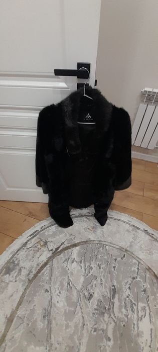 Продам норковую шубу очень в хорошем состояние почти