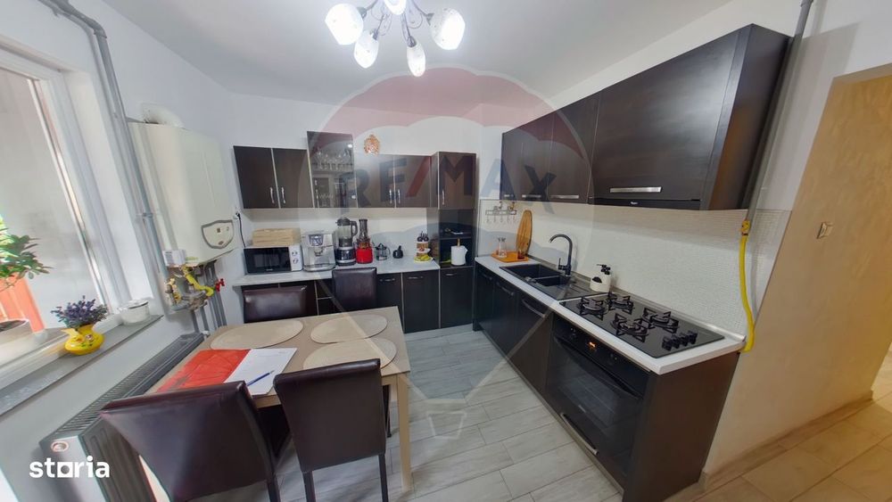 Apartament cu 3 camere de vânzare