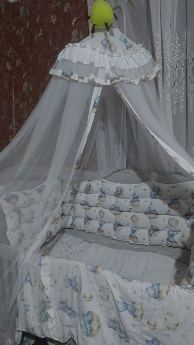 Продаётся детская кроватка в хорошем состоянии 
В набор в ходит матрас