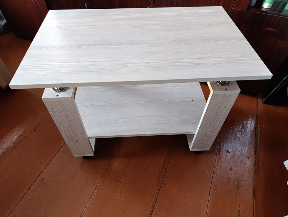 Продам журнальный столик