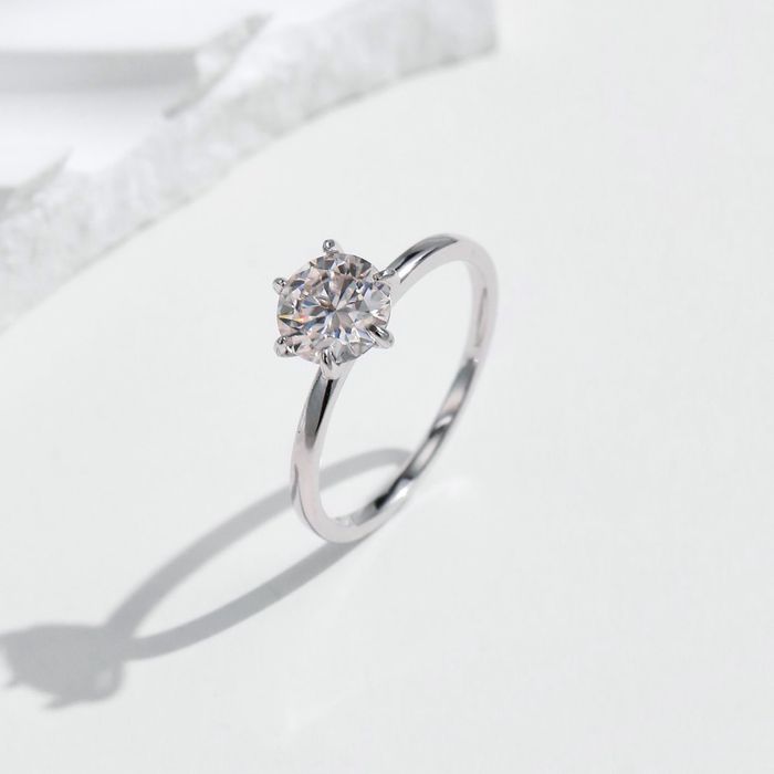 Кольцо-солитер с муассанитом 1.0 ct