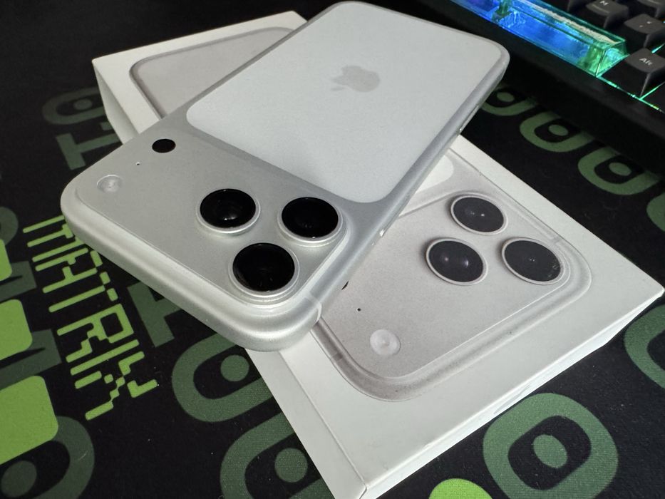 Apple iPhone 17 pro max alb 256GB 70 incarcari 100% acumulator