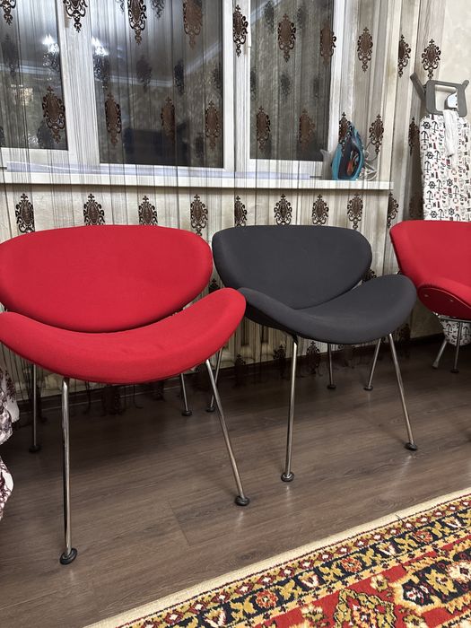 Продам стулья 6 шт+ 1 шт в подарок