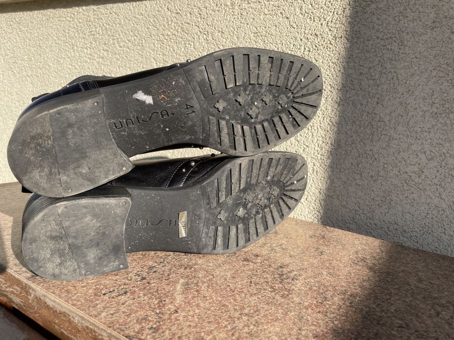 Кожени боти с ток - Unisa