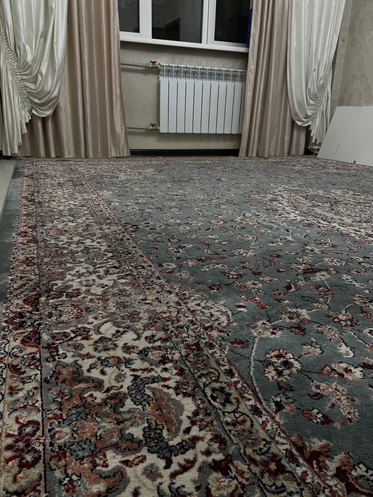 Ковёр шёлковый и шторы