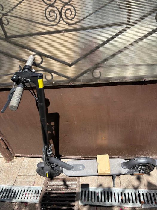 Trotinetă electrică Mi Electric Scooter 1S | Anvelope pline (fără pană) + Încărcător