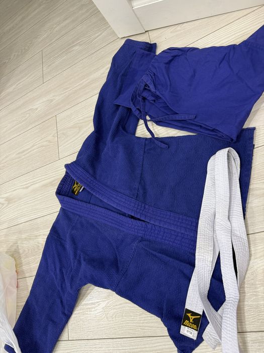 Продам костюм новый