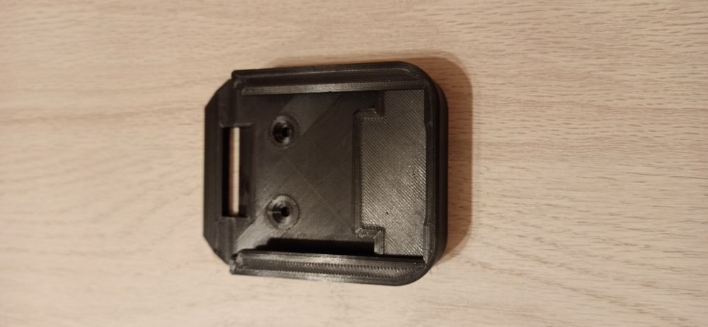 Държач за батерия/машина за  Milwaukee, Makita и други машини