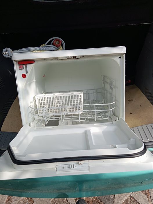 Бяла кухненска техника