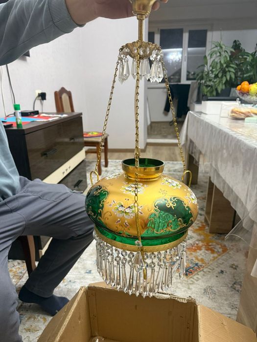 Продам люстру потолочный