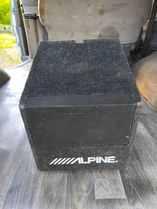 Сабвуфер Alpine 8 SWE-815