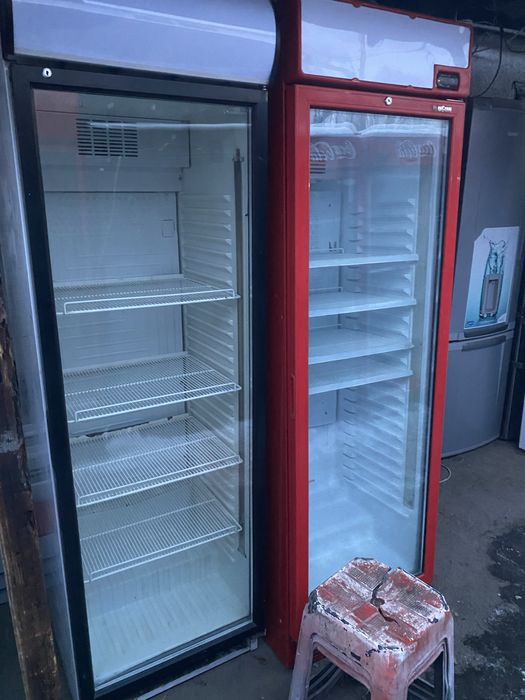 Продам витрины холодильники