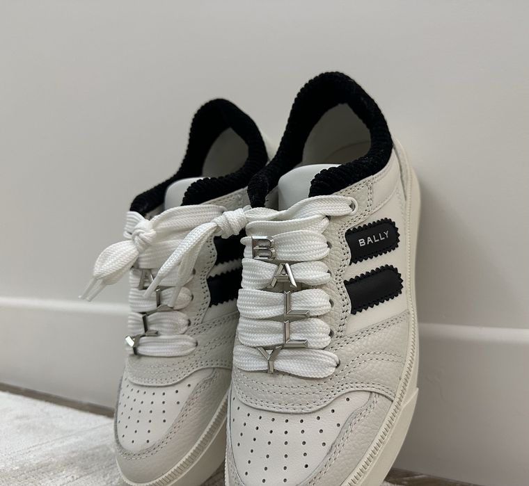 Продается итальянская пара от бренда Bally