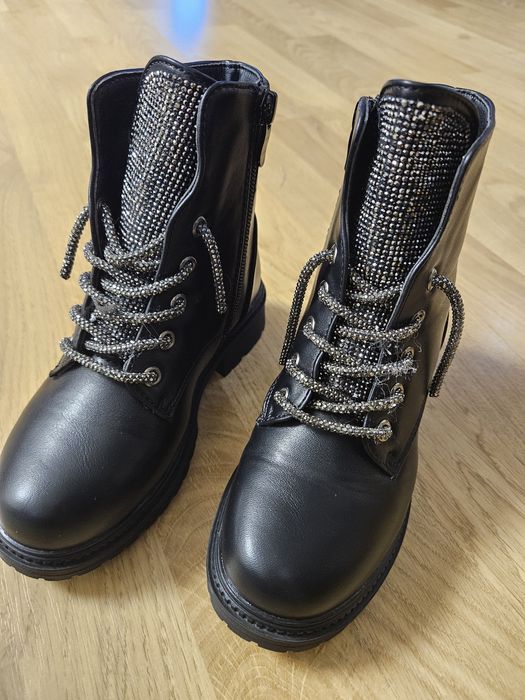 Cizmulițe îmblănite mărimea 30 –călduroase,cochete și gata de aventura