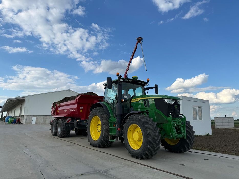 John Deere 6r215