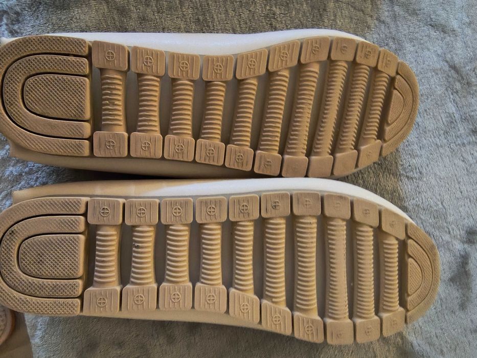 Обувки номера 38