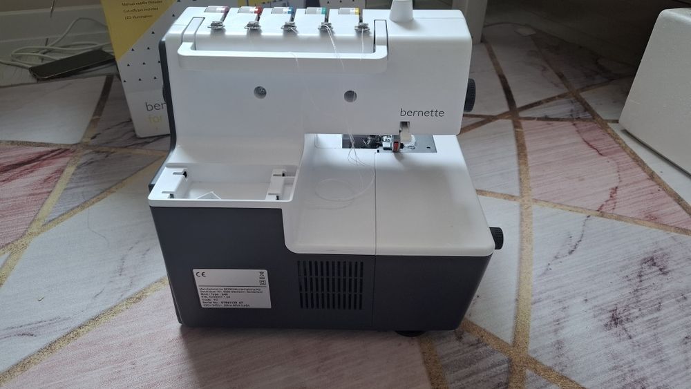 Продам оверлок Bernina