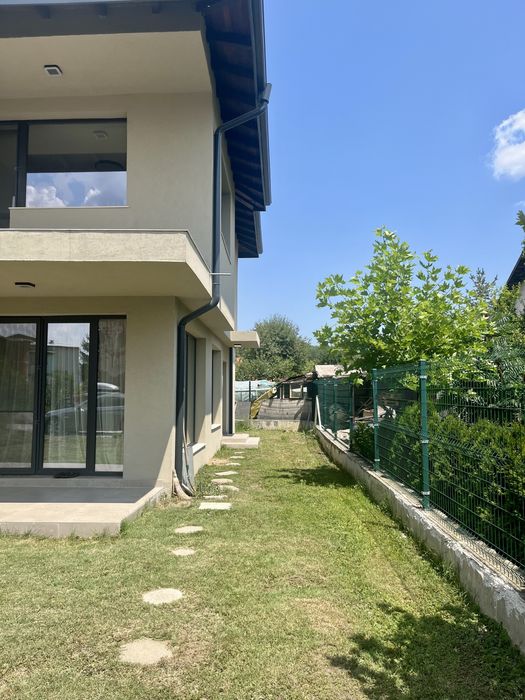 Продава се Къща в Перник, Мошино - 208 кв.м за 1924 €/кв.м - Снимка #1