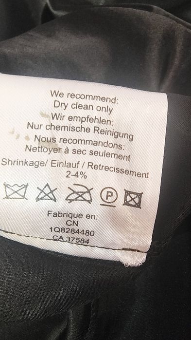 Черна плисирана рокля