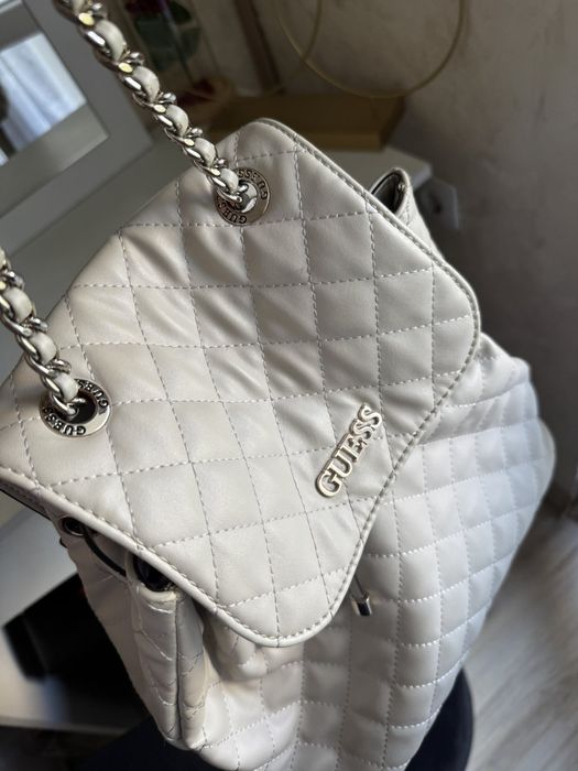 Дамска раница Guess