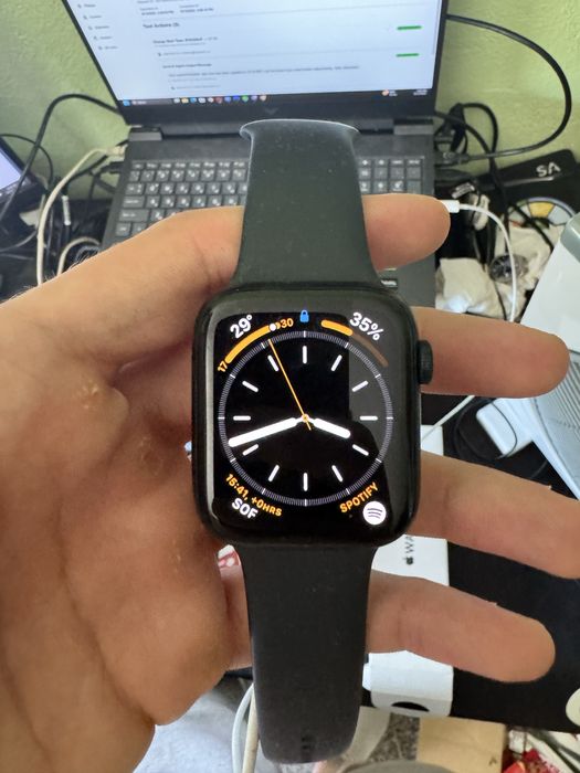 Apple Watch SE (2nd gen) midnight aluminium