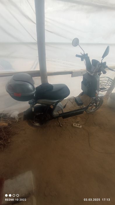 Скутер сотилади.